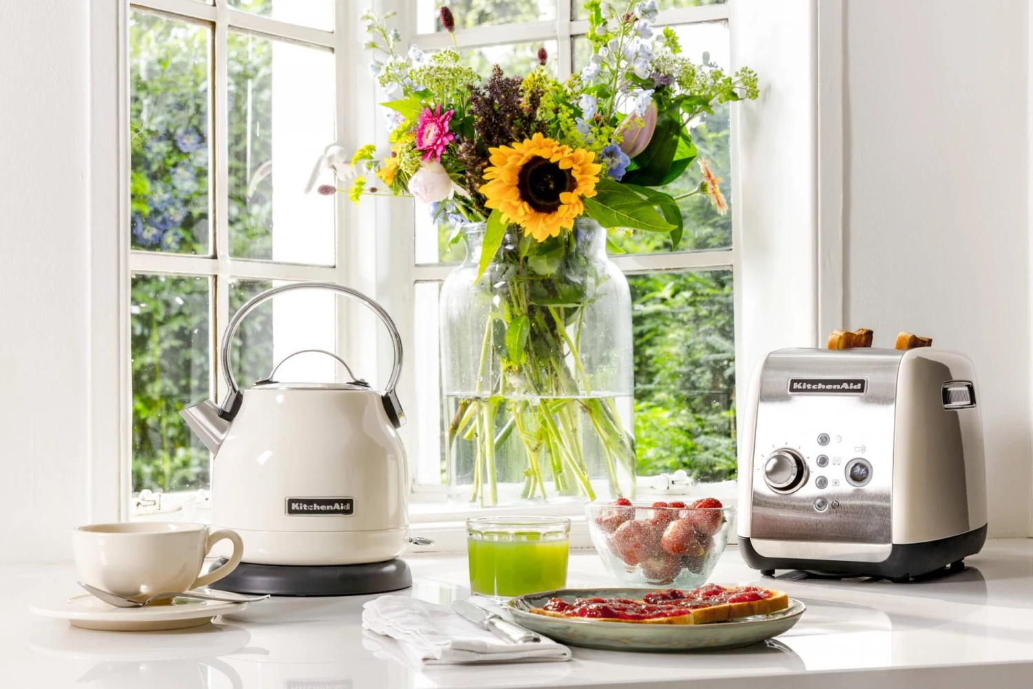 KitchenAid 5KMT221BAC 2 Slot Toaster - Almond Cream 5 KitchenAid 5KMT221BAC 2 Slot Toaster - Almond Cream - Image 3